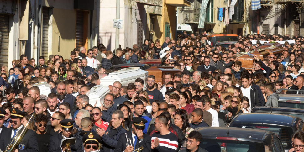 Tragedia Di Casteldaccia L Ultimo Saluto Alle Nove Vittime In