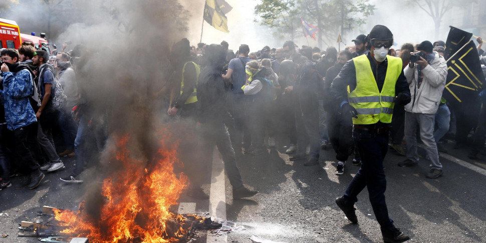 Gilet Gialli In Piazza Il Primo Maggio Scontri E Feriti A Parigi