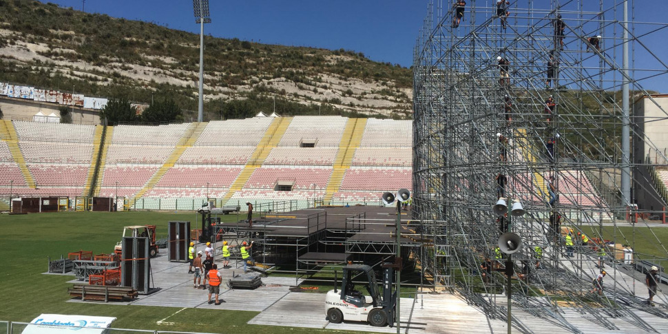 Ligabue A Messina Fervono I Preparativi Per Il Concerto Ecco Il Palco