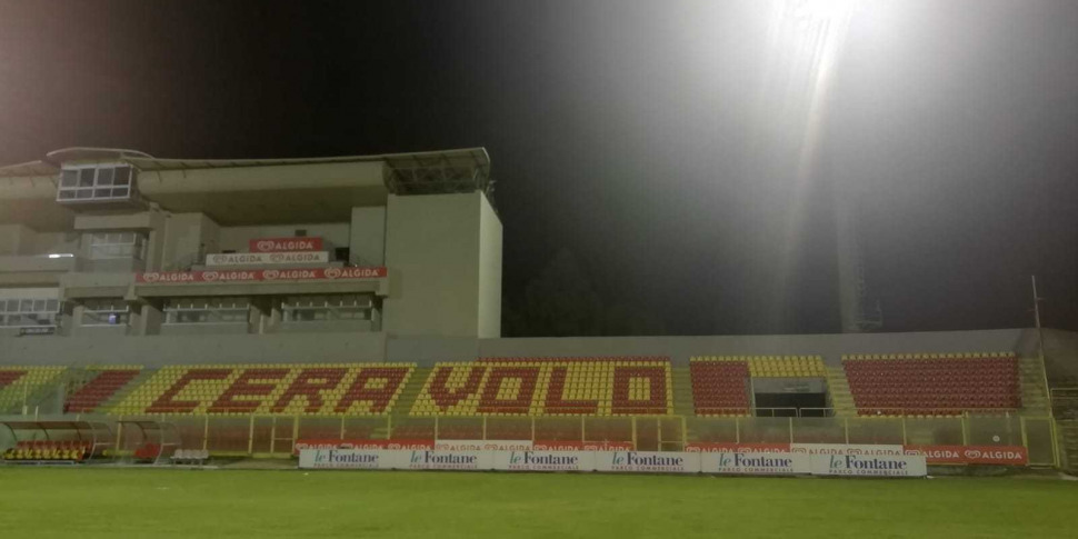 Stadio Ceravolo Di Catanzaro Potenziato L Impianto D Illuminazione