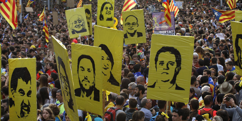 Barricate E Scontri I Separatisti Paralizzano Barcellona Gazzetta