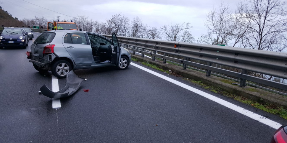 Incidente A Pizzo Sull Autostrada Del Mediterraneo Macchina