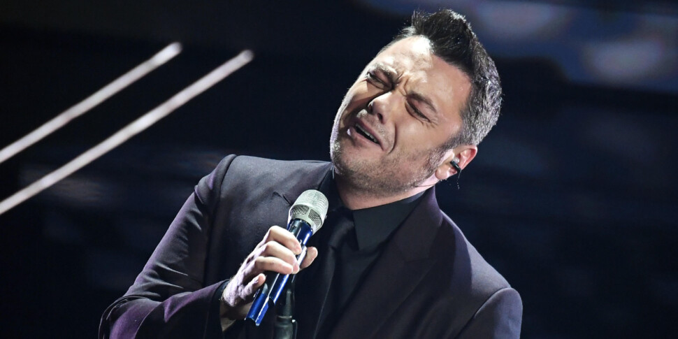 Almeno Tu Nell Universo Tiziano Ferro Canta Mia Martini E Scoppia In