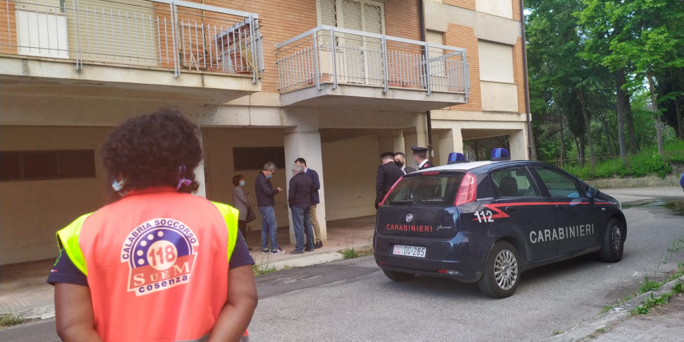 Cosenza La Donna Trovata Cadavere In Via Sybaris Sarebbe Morta Per