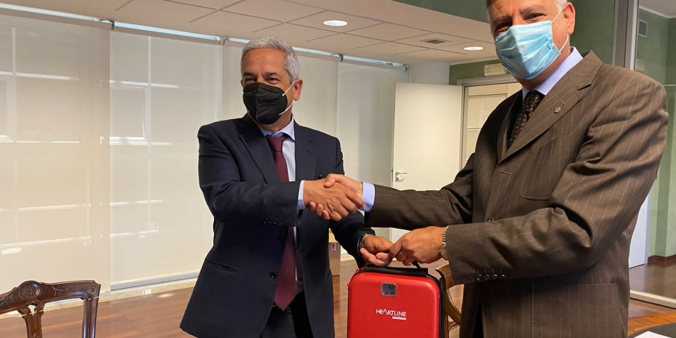 Rende Il Rotary Club Consegna Un Defibrillatore Al Comune Gazzetta