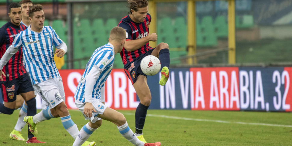 Cosenza Trafitto Da Pepito La Spal Passa Al Marulla Col Minimo