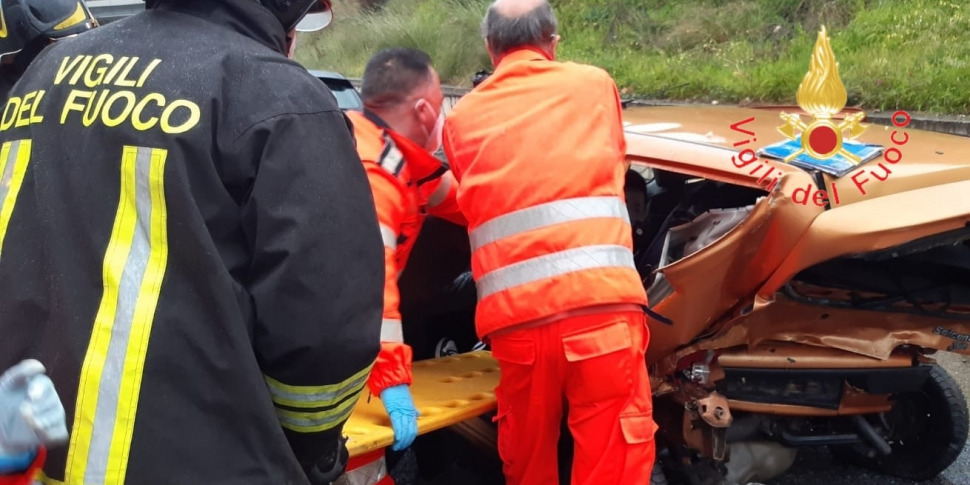 Incidente Sulla A Caminia Di Stalett Due Feriti Conducente