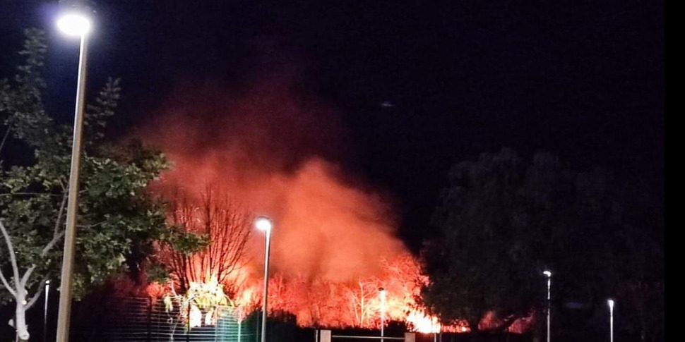 Roseto Capo Spulico A Fuoco Larea Attrezzata Attigua Al Lungomare