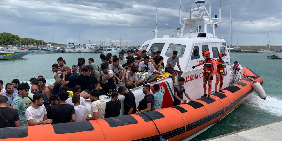 Sbarco Di Migranti A Roccella Ionica Arrivi In Ore Salvate