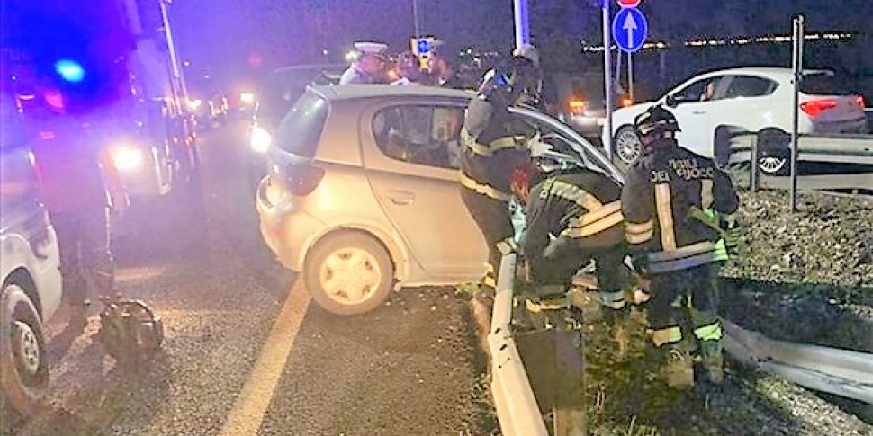 Andria Sbanda E Impatta Contro Il Guard Rail Salva Una Enne Al