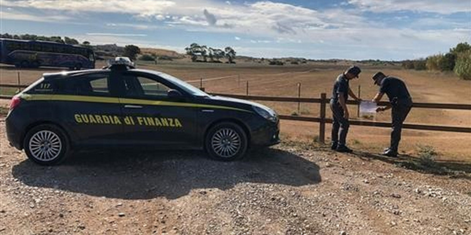 A Gallipoli Sequestrati Parcheggi Abusivi E Bar In Aree Protette