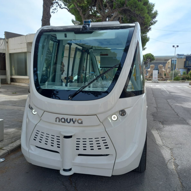 Bari Un Minibus Elettrico Senza Conducente In Circolazione Nei Viali