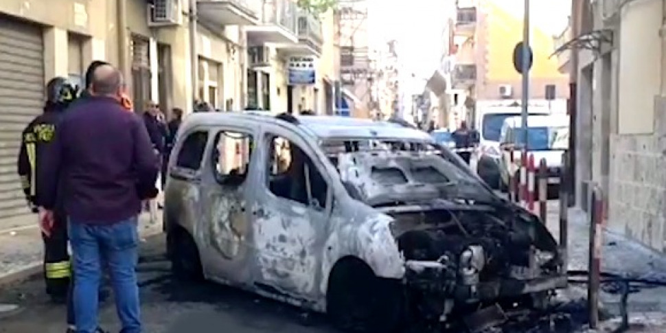 Barletta Assalto Con Rapina A Un Portavalori Ladri Incendiano Un