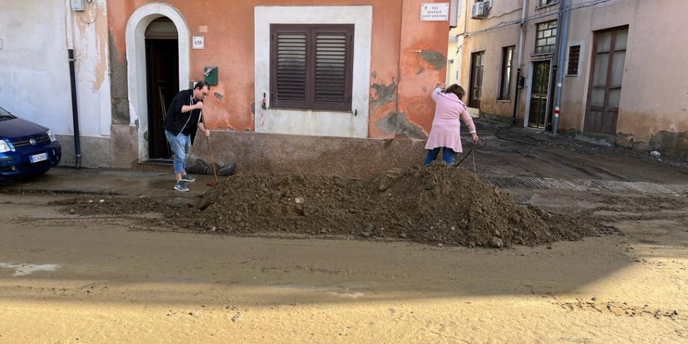 Fango A Barcellona E Milazzo Il Copione Che Si Ripete E La Rabbia Dei