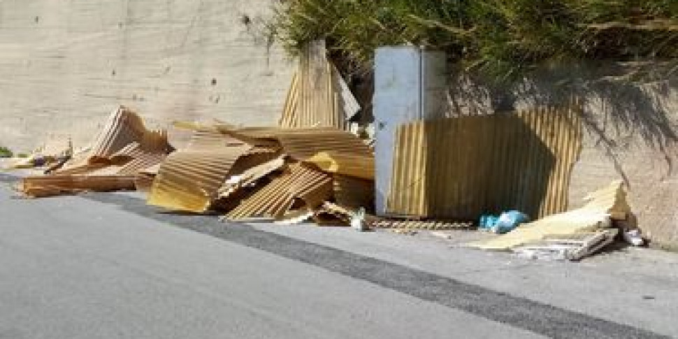 Messina Ancora Rifiuti In Via Portone Militare Una Discarica Che Non