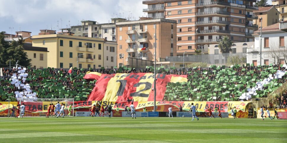 Catanzaro Promosso In B Tripudio Giallorosso Al Ceravolo Foto