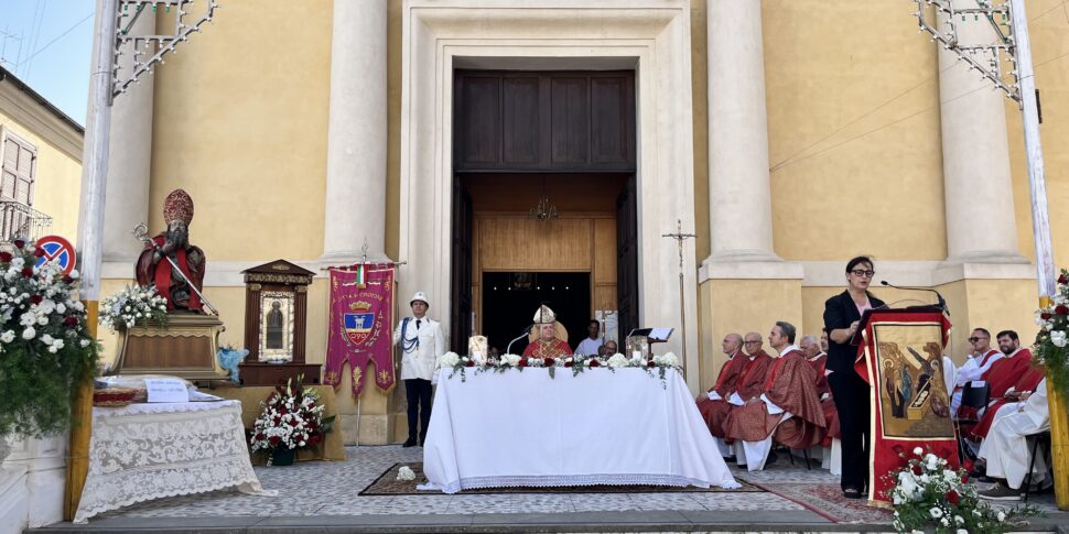 Larcivescovo Di Crotone Come San Dionigi Dobbiamo Vivere La Comunit