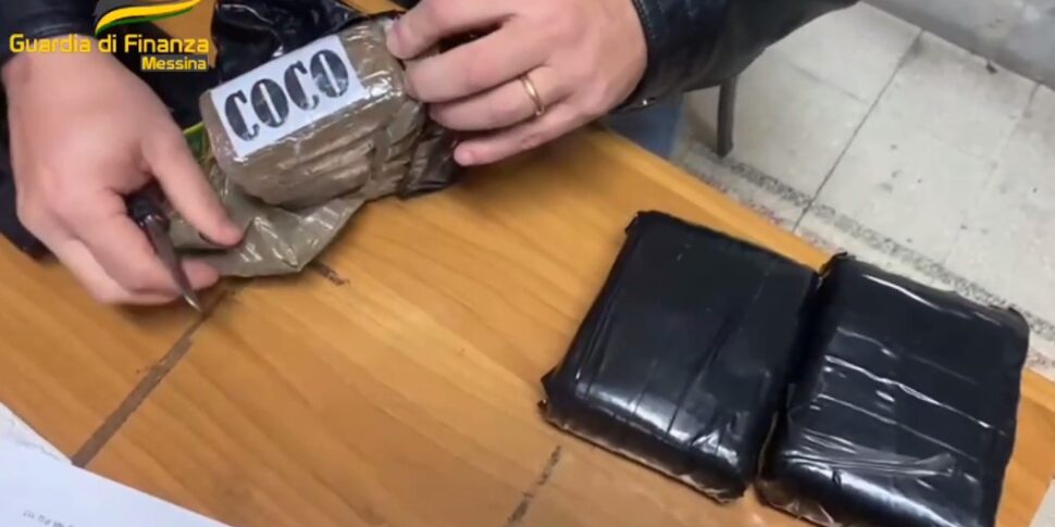 Con Un 1 5 Kg Di Hashish Dentro Il Trolley Arrestato Corriere Della