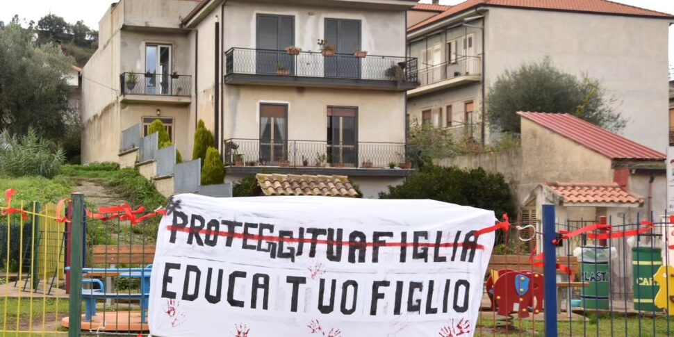 Sant Onofrio Viene Esposto Uno Striscione Contro La Violenza Sulle