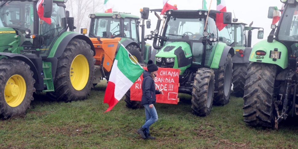 In Italia I Trattori Non Si Fermano Giorni Di Proteste Degli