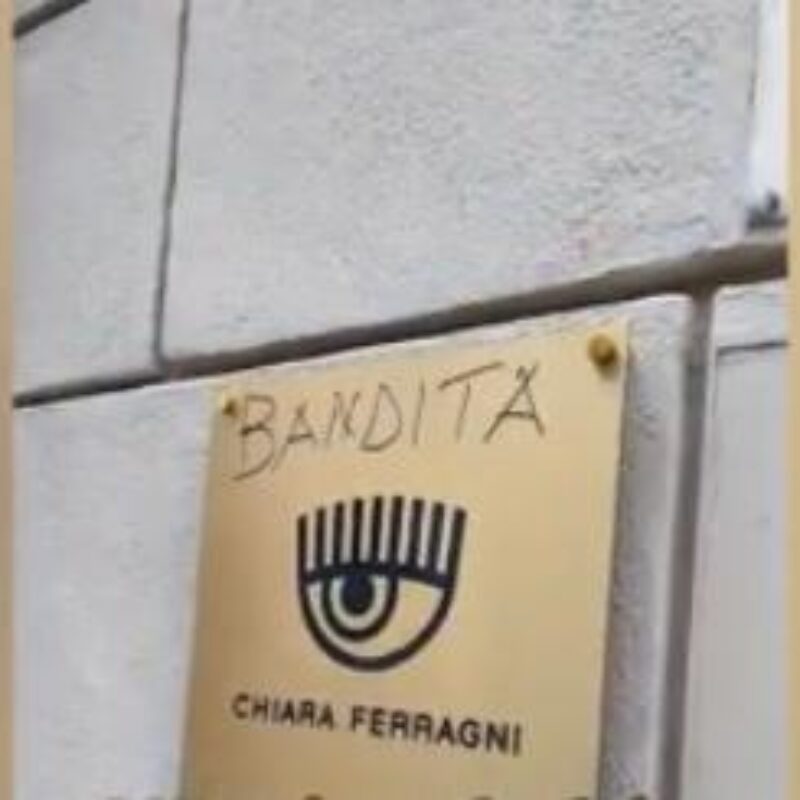 Roma Vandalizzato Il Negozio Di Chiara Ferragni Truffatrice