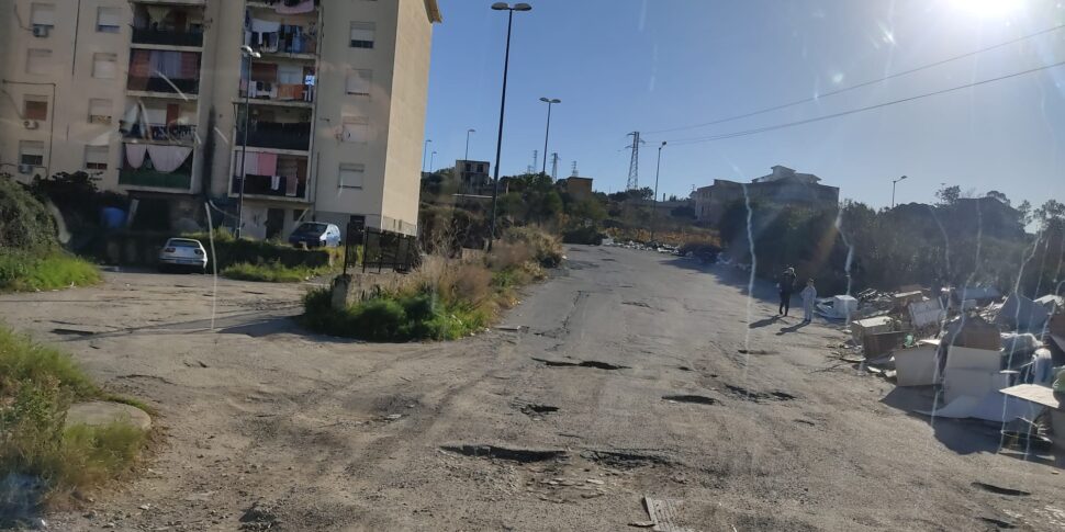 Reggio Strada Dissestata Ad Arghill Si Fermano Anche I Bus Di Linea