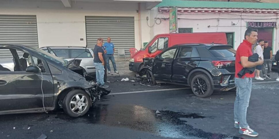 Scontro Frontale Tra Due Auto A Rometta Sei Ragazzi Feriti Giovane In