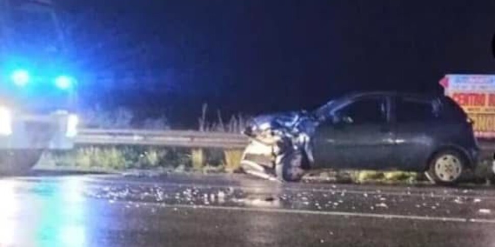 Stignano Scontro Tra Auto E Furgone A Favaco Feriti E Rallentamenti