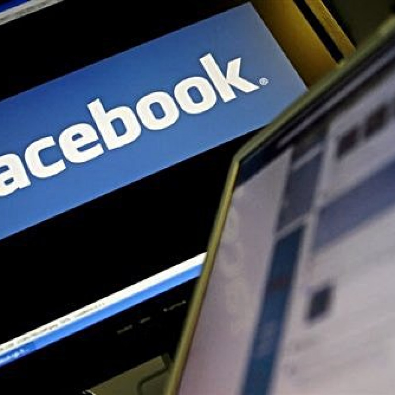 Annuncia suicidio su Facebook: salvata