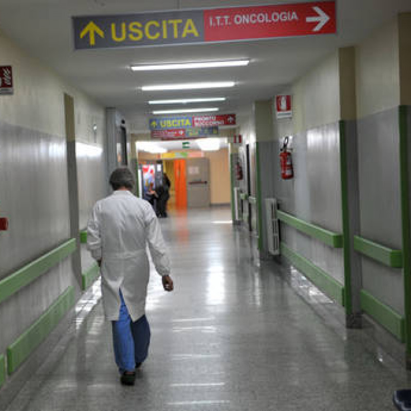 Donna muore in ospedale Palermo, parenti distruggono reparto