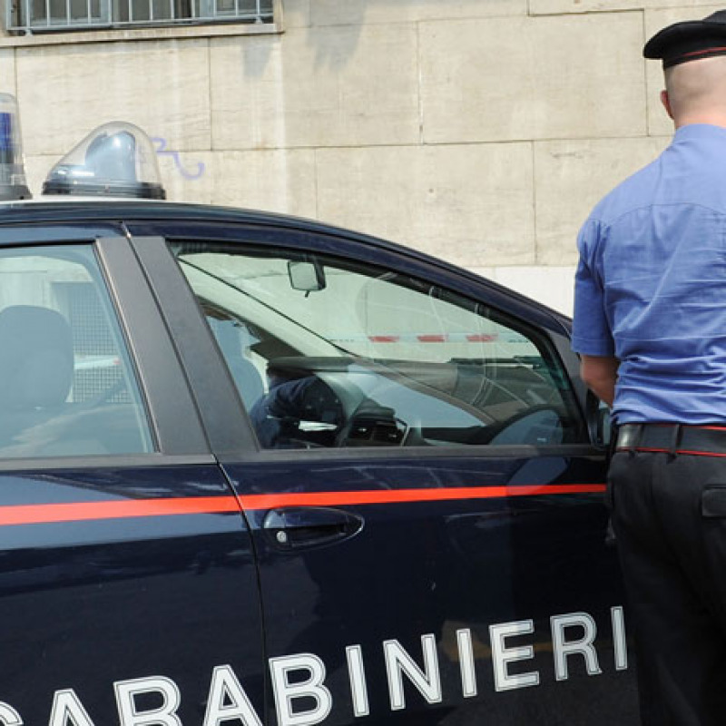 Prende a pugni la moglie, arrestato dai carabinieri