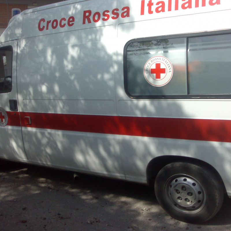 4mila capi d'abbigliamento sequestrati donati alla Croce Rossa