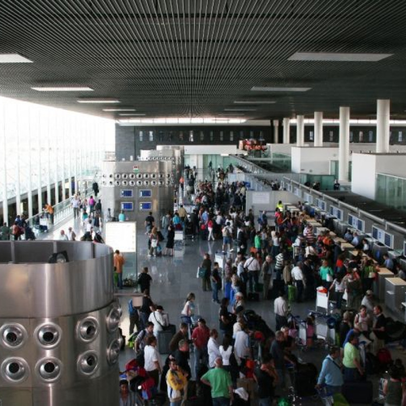 Turisti in partenza dall'aeroporto di Fiumicino