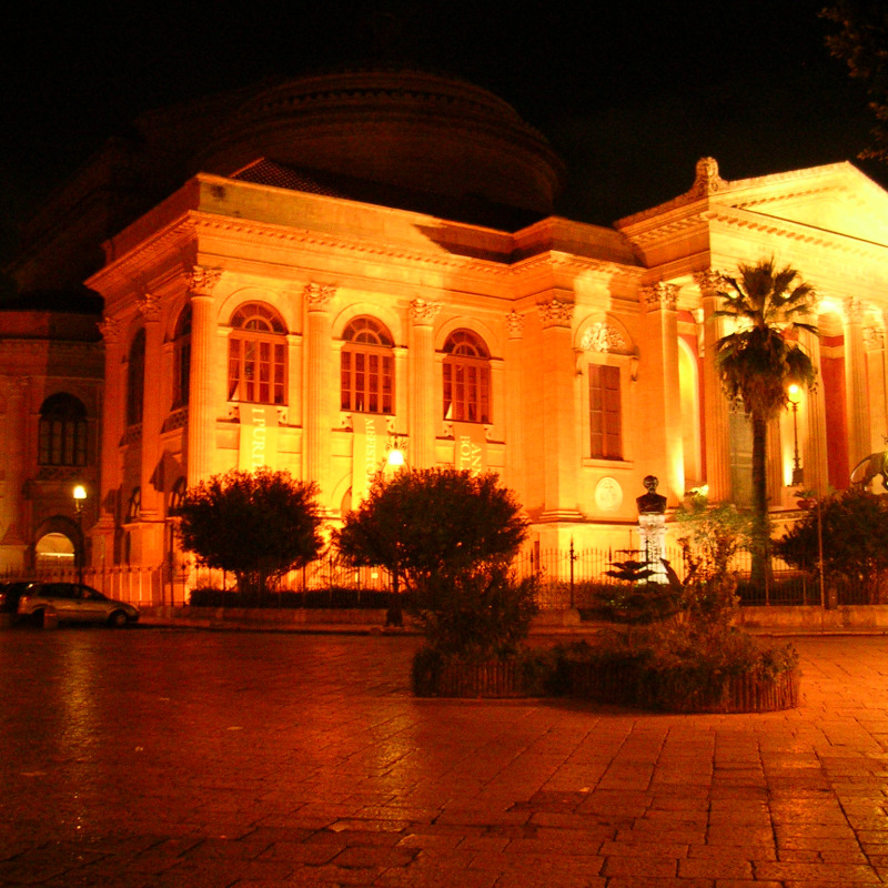 Il teatro Massimo a Palermo