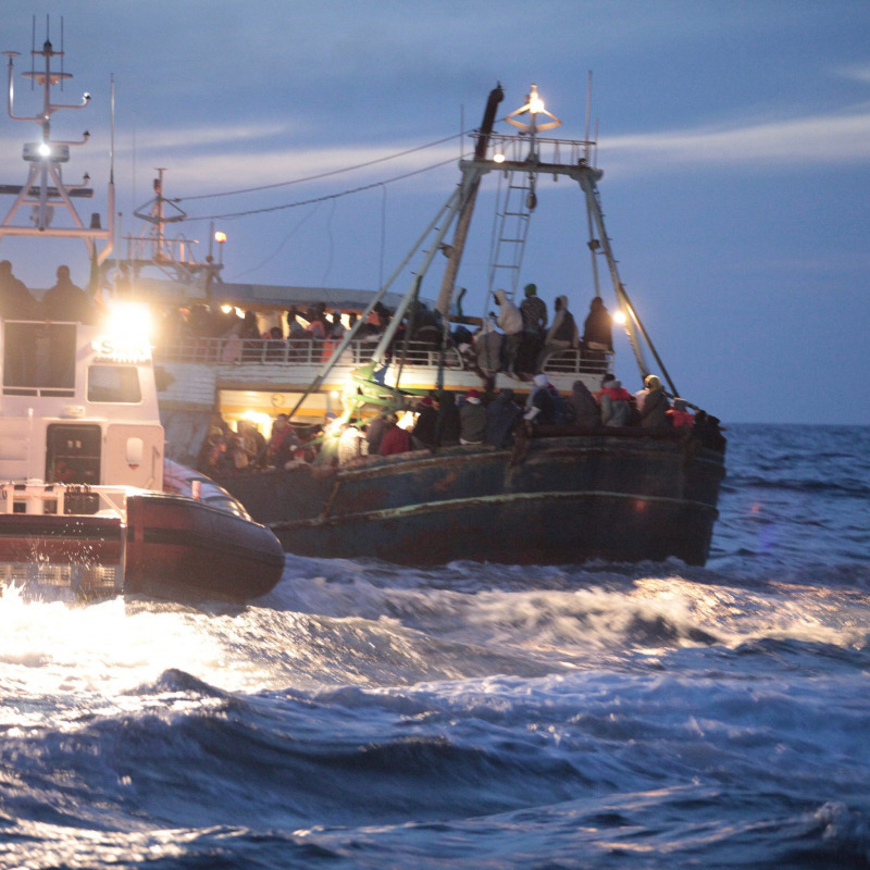 Sbarcati dalla nave Vega 218 migranti