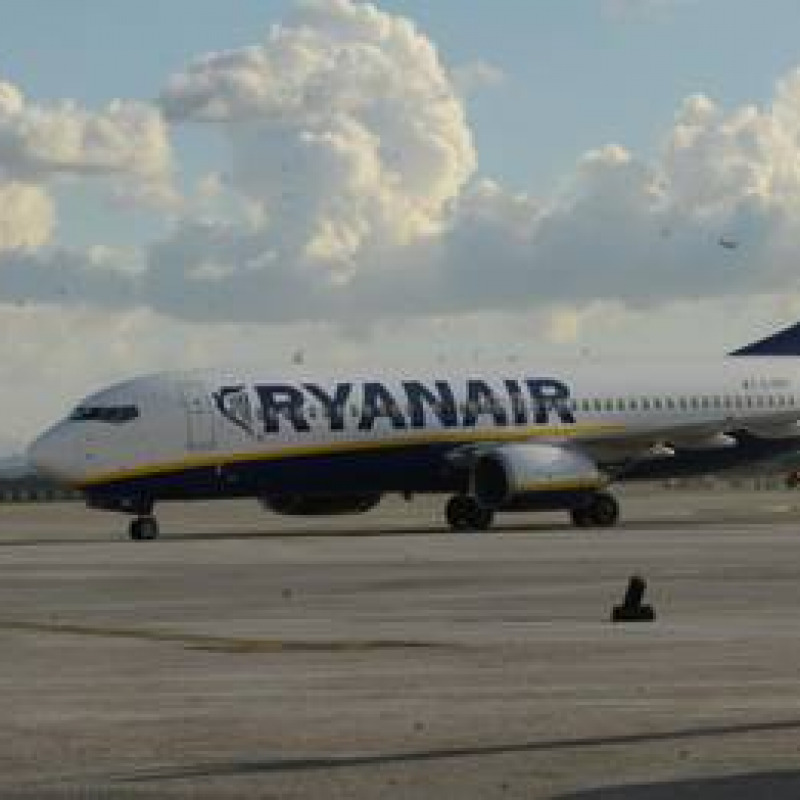 Ryanair taglia anche 11 rotte con l'Italia