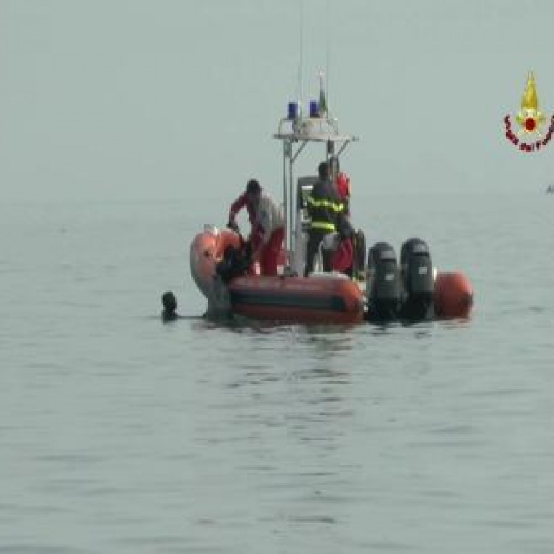 Bagnante rischia di annegare a Mondello, salvato da pompieri