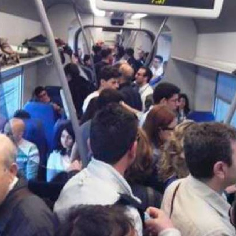 Assalto ai treni Napoli-Calabria, pesanti disagi
