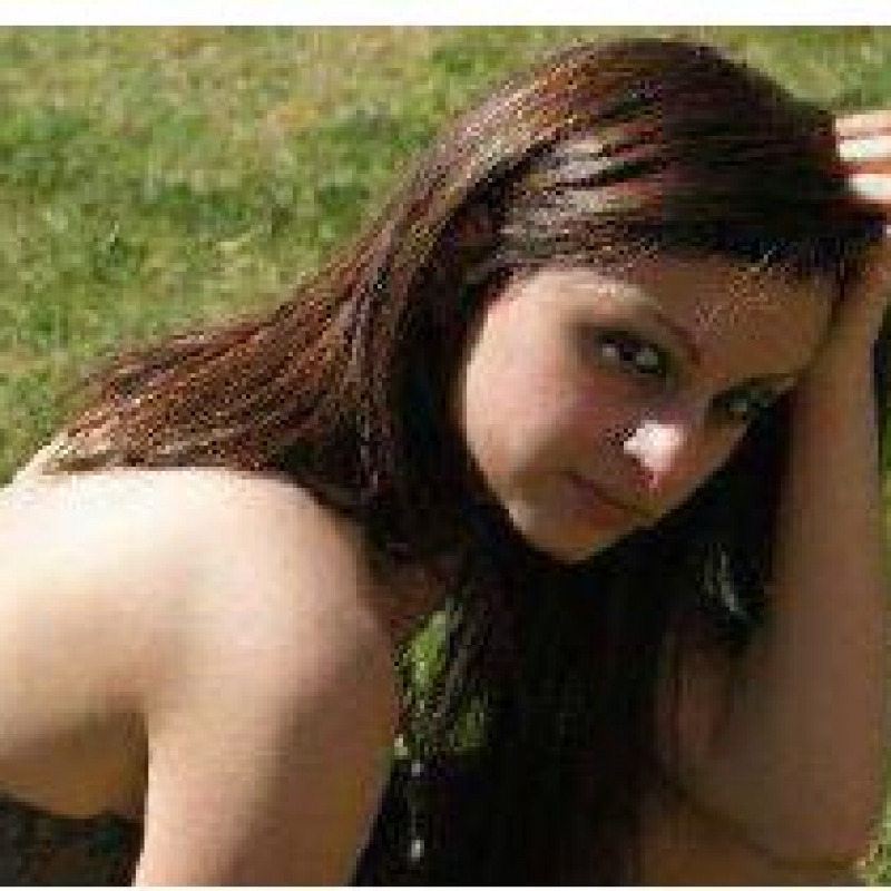 Fabiana Luzzi, rose bianche in ricordo a tre anni dal delitto