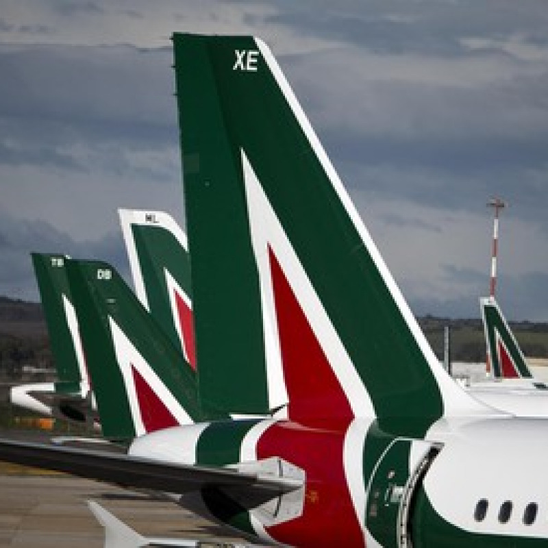 Salta l'incontro con i sindacati, confermato sciopero Alitalia
