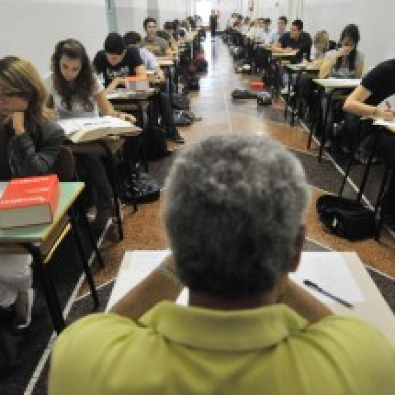 Maturità: al via seconda prova scritta per 500 mila studenti