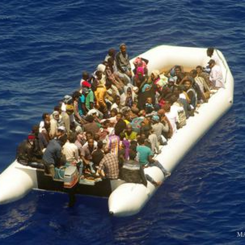 Soccorsi 389 migranti nel Canale Sicilia