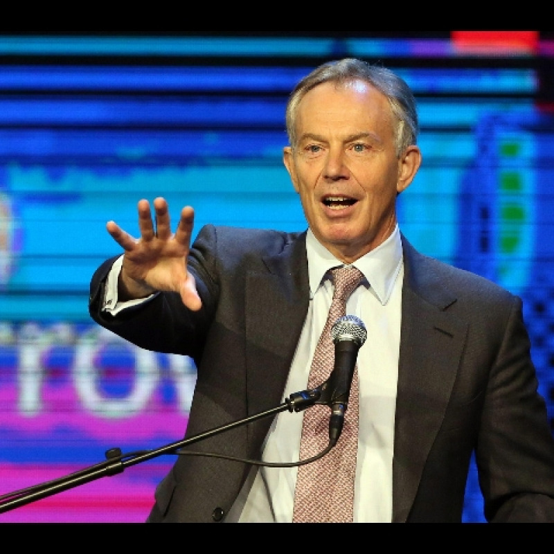 Tony Blair in vacanza alle Eolie