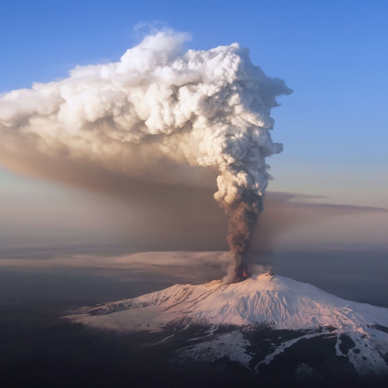 Dalle fessure dell'Etna nuove spie per le eruzioni
