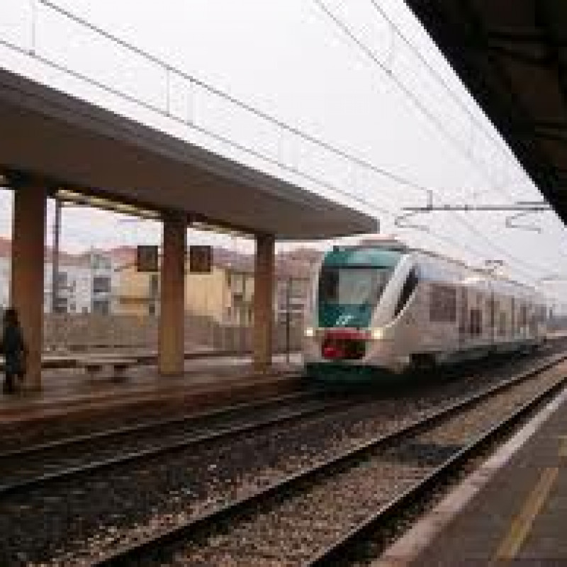 Passeggeri treno Palermo-Roma fermi 4 ore in Calabria