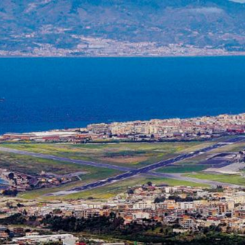 Aeroporto dello Stretto, Alitalia volerà anche ad aprile