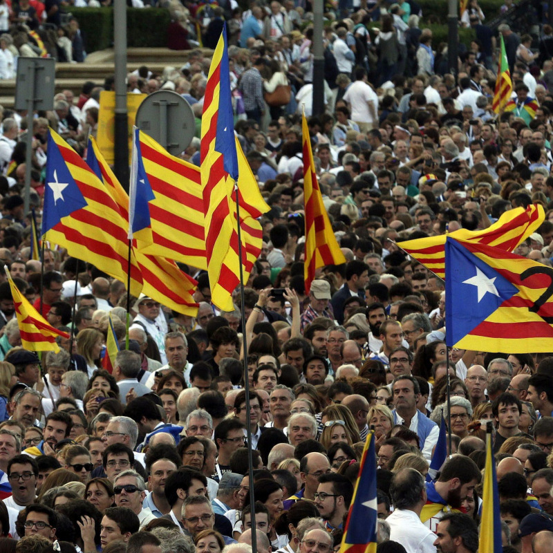La frenata di Puigdemont, indipendenza dichiarata e sospesa