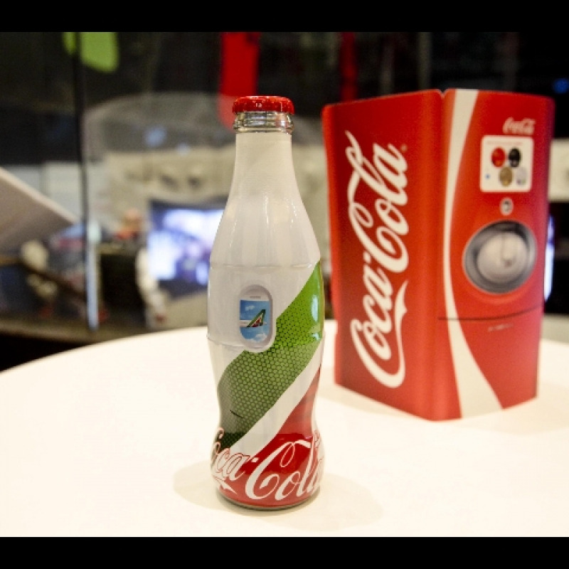 Sequestrate lattine di Coca cola con etichette in polacco