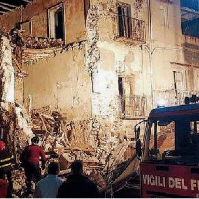 Edificio crolla nel cuore di Lipari