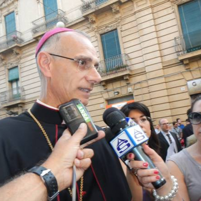 Mons. Raspanti: la Chiesa fermi gli "inchini"
